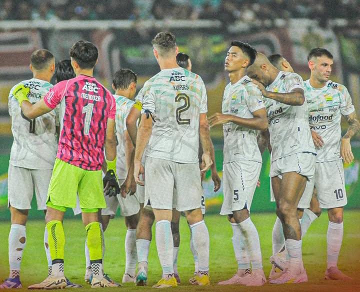 Bertahan di Puncak Klasemen, Ini Hasil Skor Pertandingan Persib vs Persik Kediri