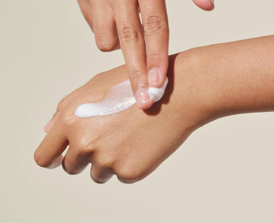 Jangan Salah Pilih Lotion! Ini Kandungan yang Cocok untuk Kulit Kering