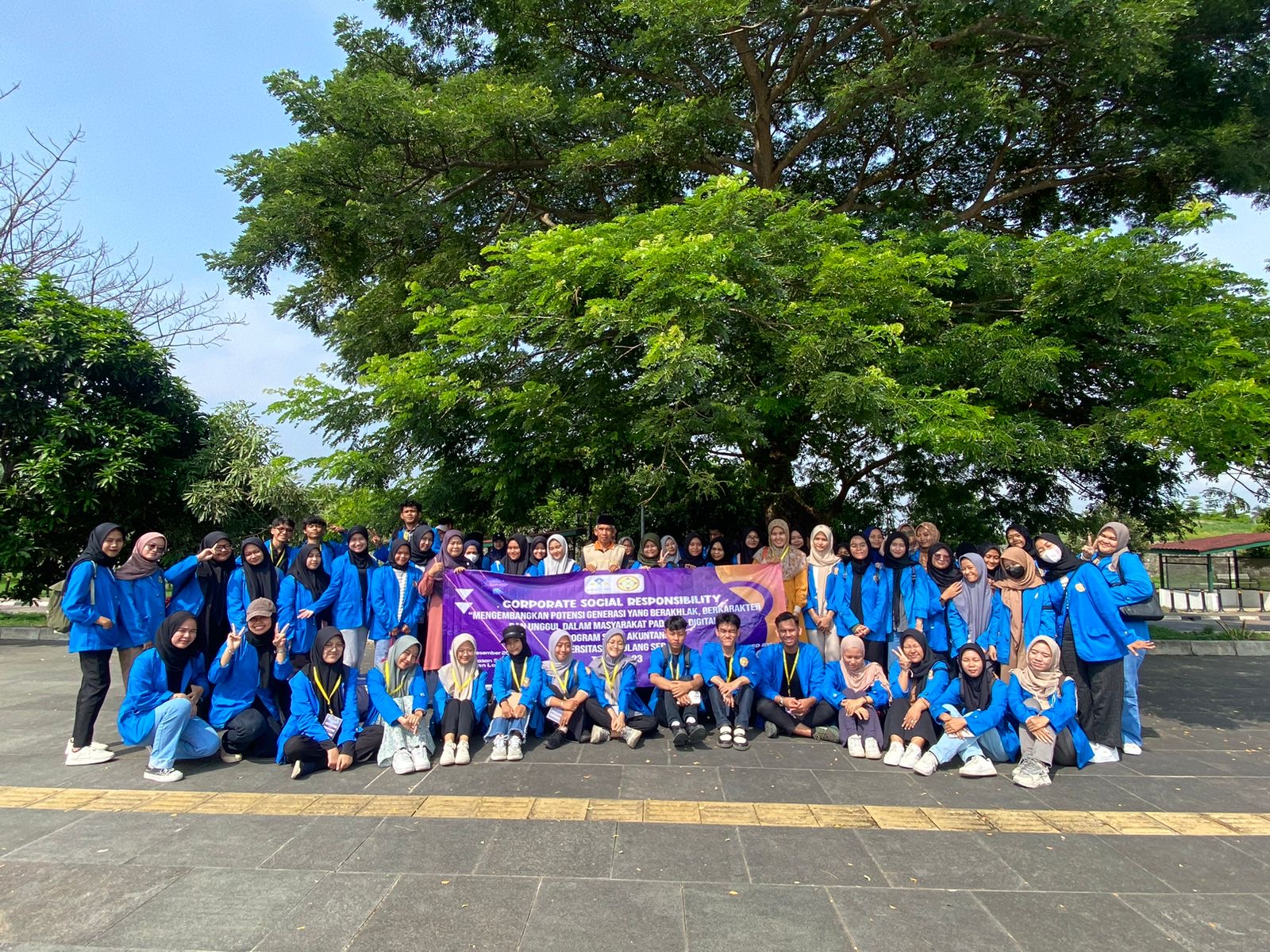 Mahasiswa/i Akuntansi Universitas Pamulang Serang Lakukan Aksi Nyata Kegiatan Bersih-Bersih 