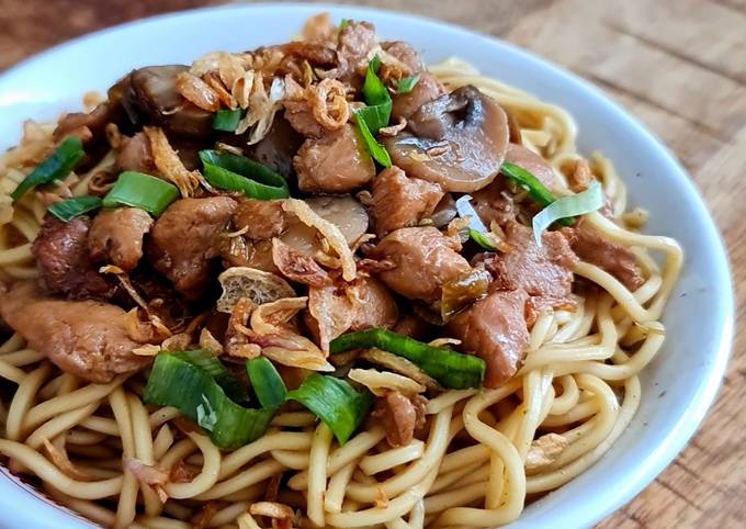 Bikin Ngiler, Resep Buat Mie Ayam Yamin Toping Jamur