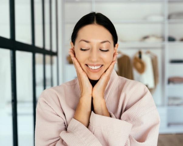 ‎Pijat Wajah Tak Hanya untuk Kecantikan, Ini Manfaat Kesehatannya