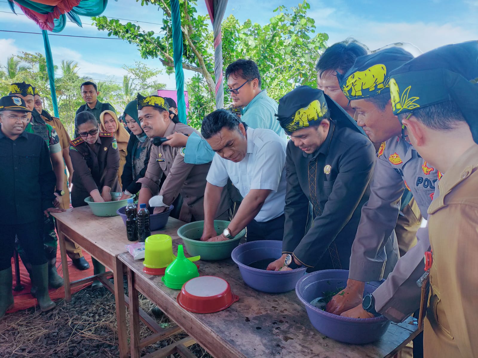 Buat Biosaka, Bupati dan PJ Gubernur Banten Belajar Meremas Rumput Liar