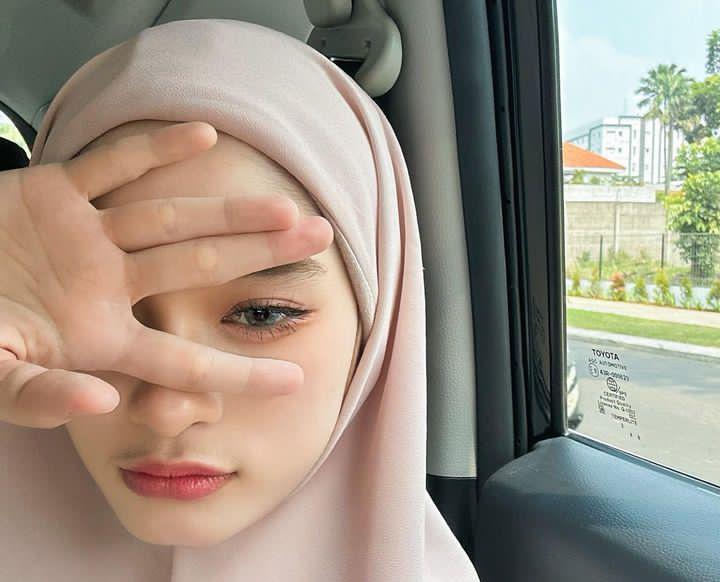 Bakal Tren Gaya Hijab Inara Rusli Jadi Perhatian, Gaya Hijab Tahun 80an