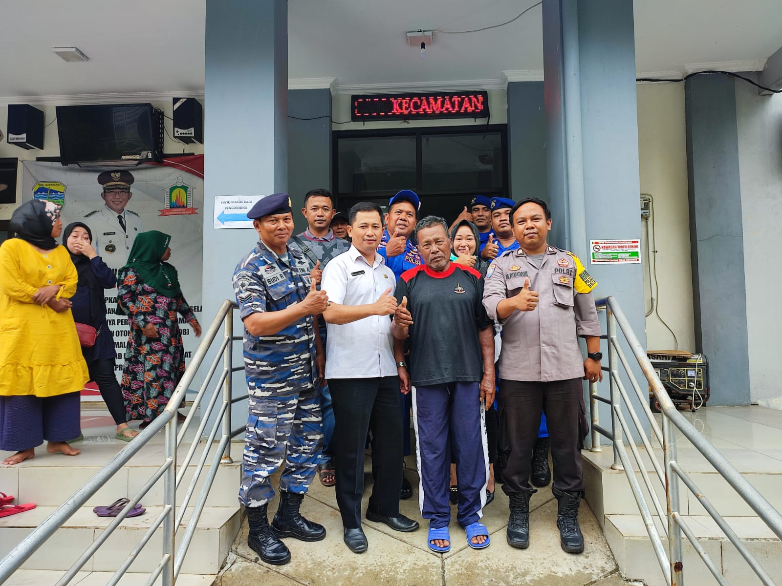 Dijemput Tim Gabungan, Nelayan yang Terombang-ambing 5 Hari di Laut Bertemu Keluarga 