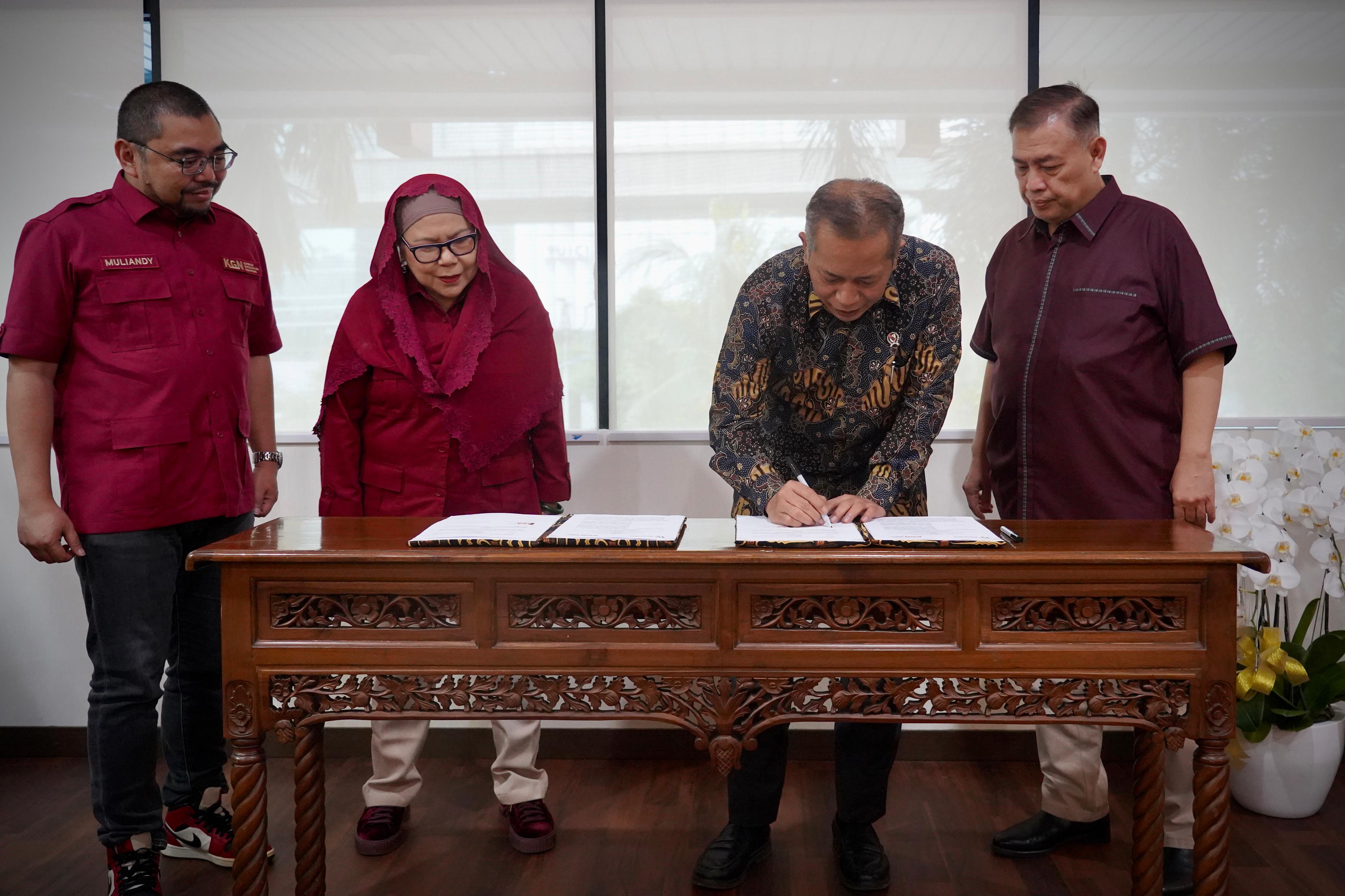 Kemenkop dan KGN Jalin Kerja Sama Peningkatan SDM Pengelola Kopdes Merah Putih Berbasis ToT