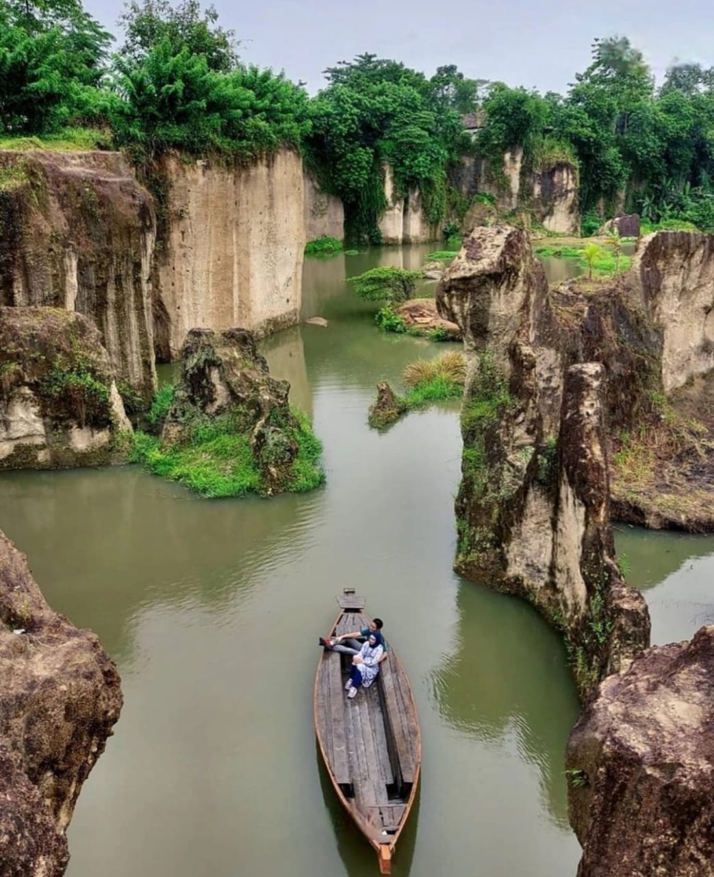 Tebing Koja Kandang Godzila, Wisata Unik Bak Menelusuri Zaman Purbakala di Kabupaten Tangerang