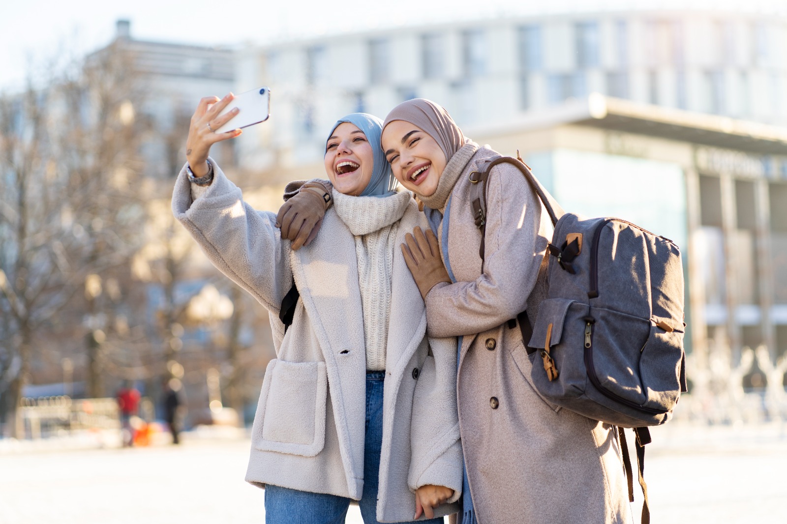 Punya Saudara Perempuan Tapi Nggak Pernah Akur? Lakuin 14 Kegiatan Ini Deh, Auto Jadi Deket Banget