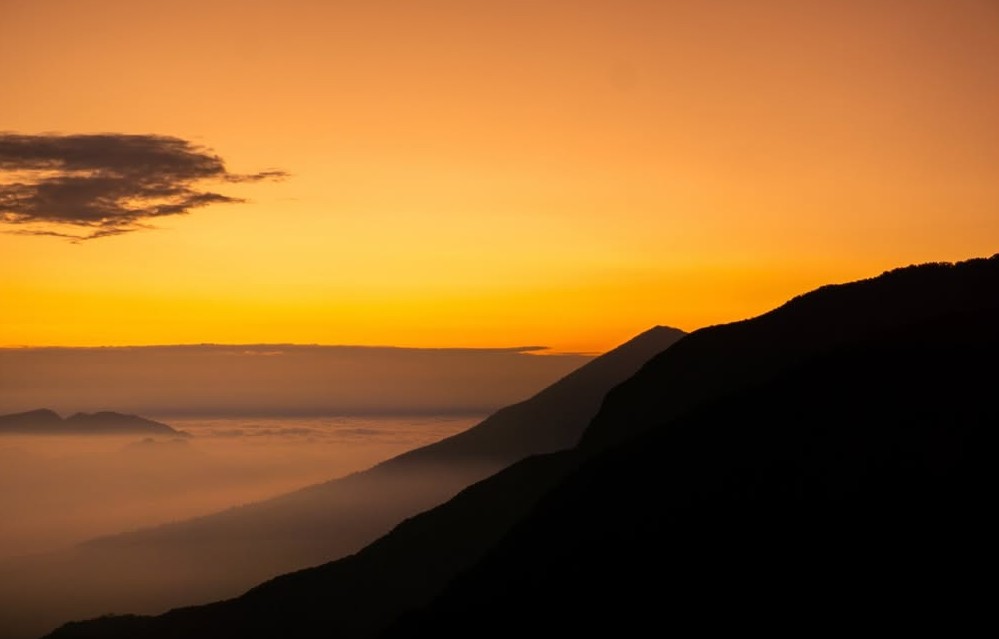 7 Wisata Gunung Papandayan yang Wajib Dikunjungi, Surganya Pecinta Alam