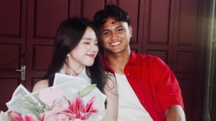 Bikin Penasaran! Ada Apa Hokky Caraka dengan Penyanyi Anneth?