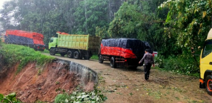 Jalur Rangkasbitung-Malingping Terancam Putus, Bahu Jalan di Blok Curahem Lebak Longsor 