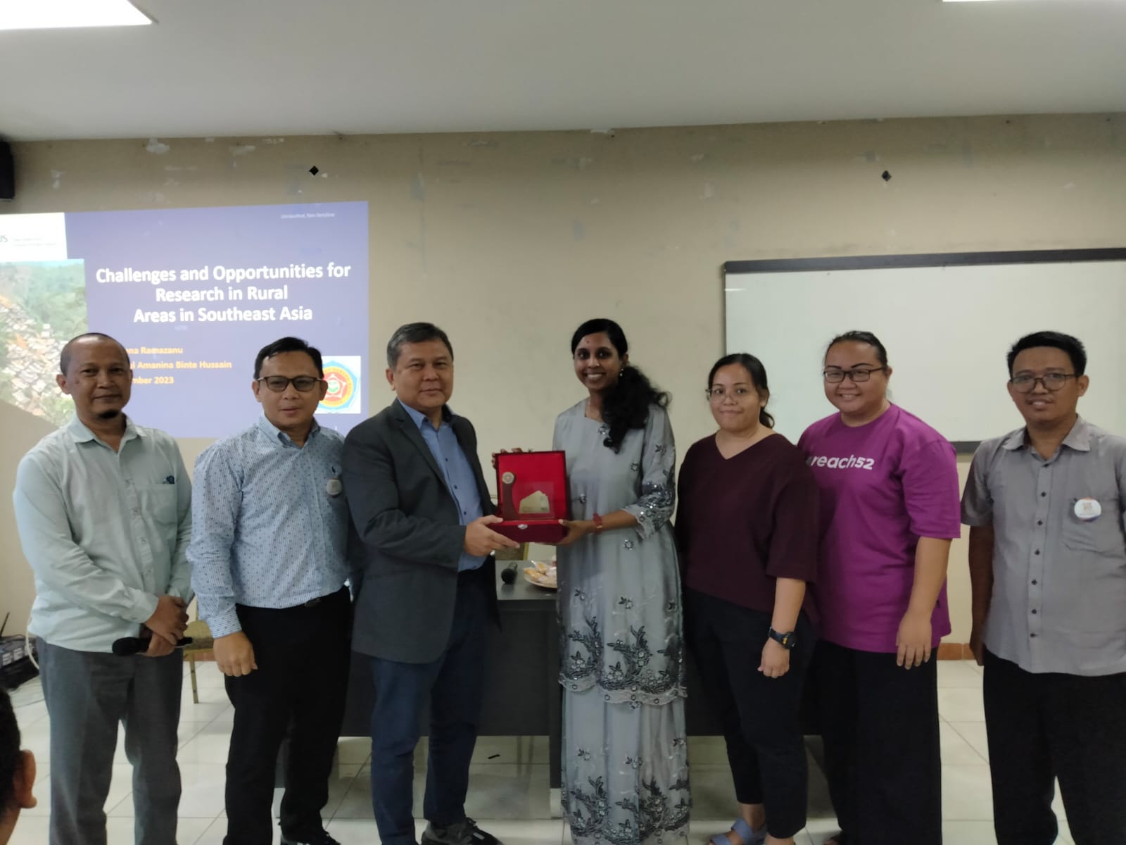 Kolaborasi Internasional Unsera, NUS, HKMU dan Reach52, Terobosan mHealth untuk Kesehatan Komunitas Indonesia