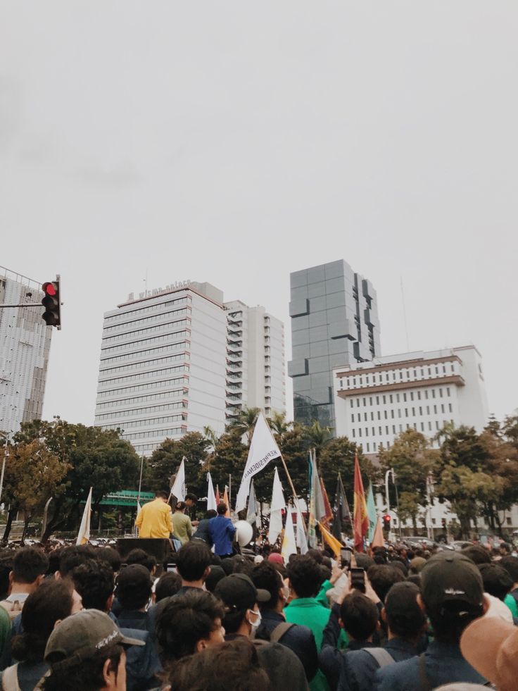 Dua Kubu Turun ke DPR, Tuntutan Berseberangan Warnai Demo 27 Agustus 2026