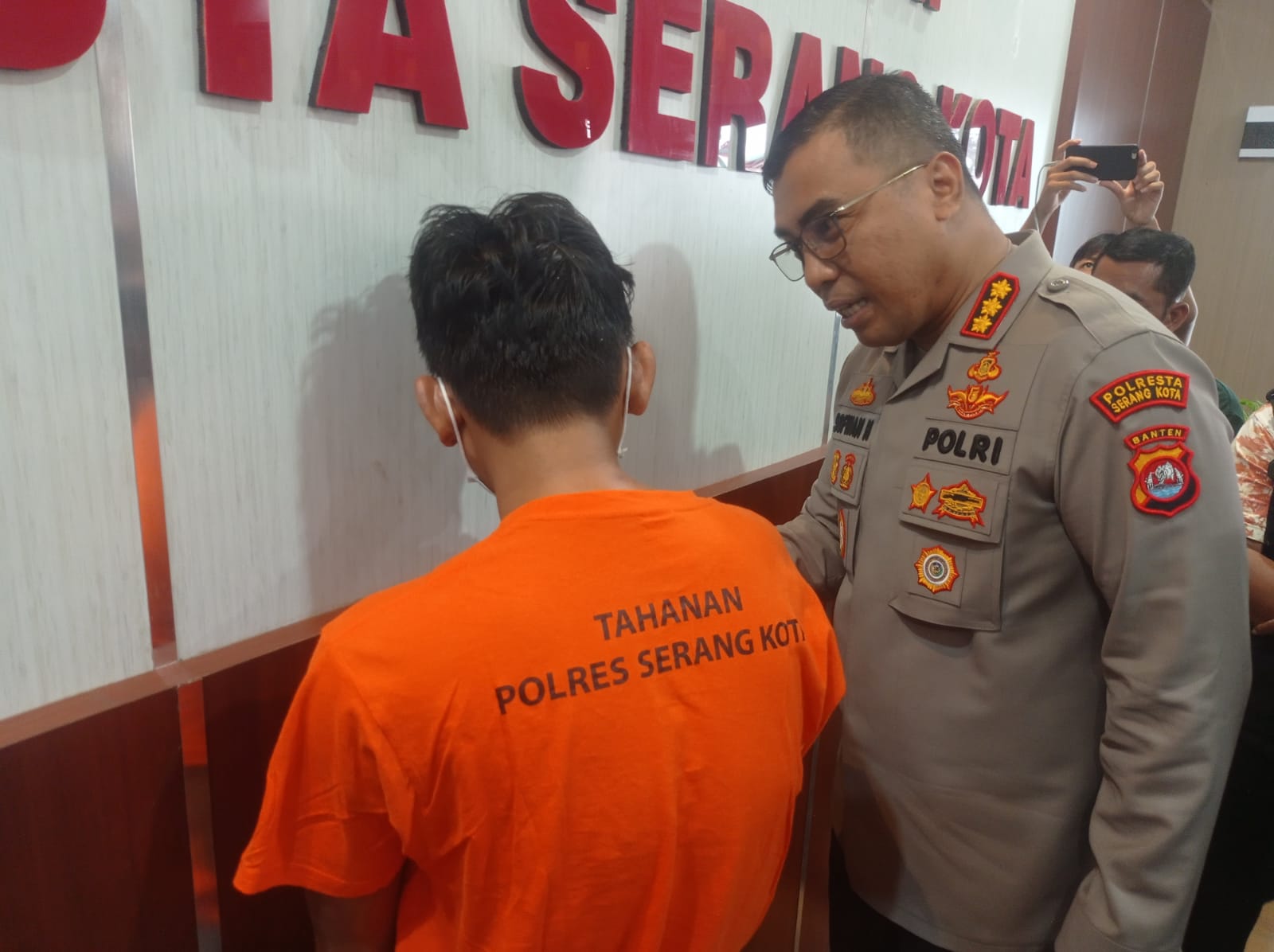 Beli Kebab Tak Mau Bayar, Polisi Serang Kota Tembak Kaki Preman