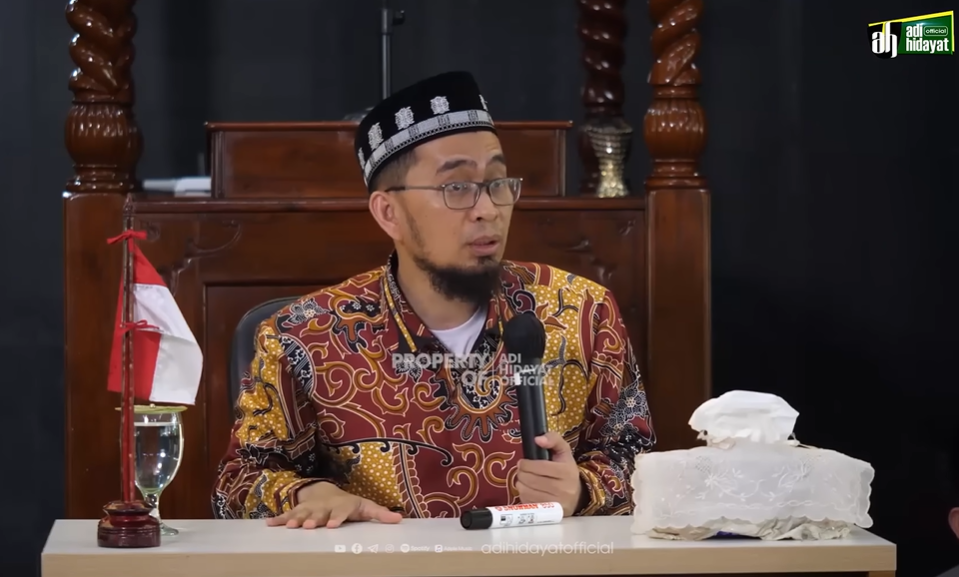 Apakah Mendengarkan Ceramah Lewat Media Sosial Mendapatkan Pahala? Simak Penjelasan Ustadz Adi Hidayat