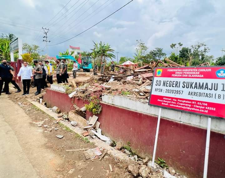 Runtuh Imbas Gempa Cianjur, Jokowi Instruksikan Bangun Gedung SDN Selesai Dalam 3 Bulan 