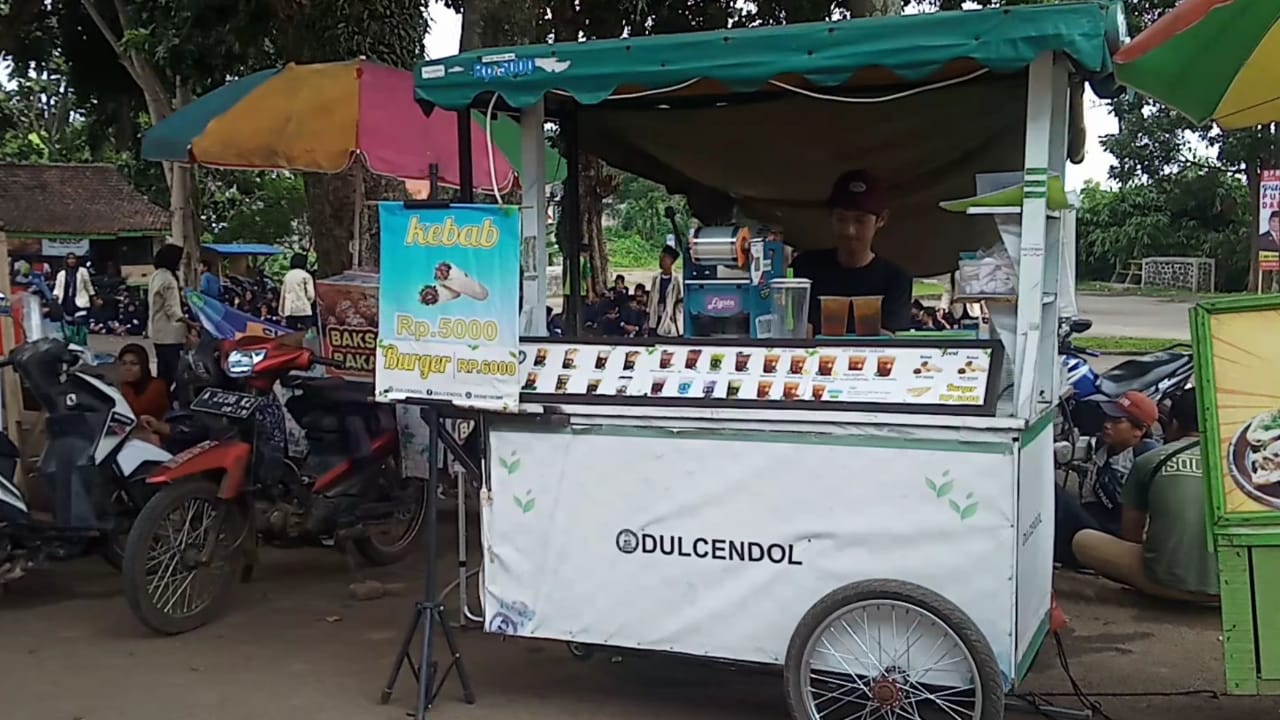 Es Dulcendol Minuman Segar Penuh Varian Rasa di Pandeglang