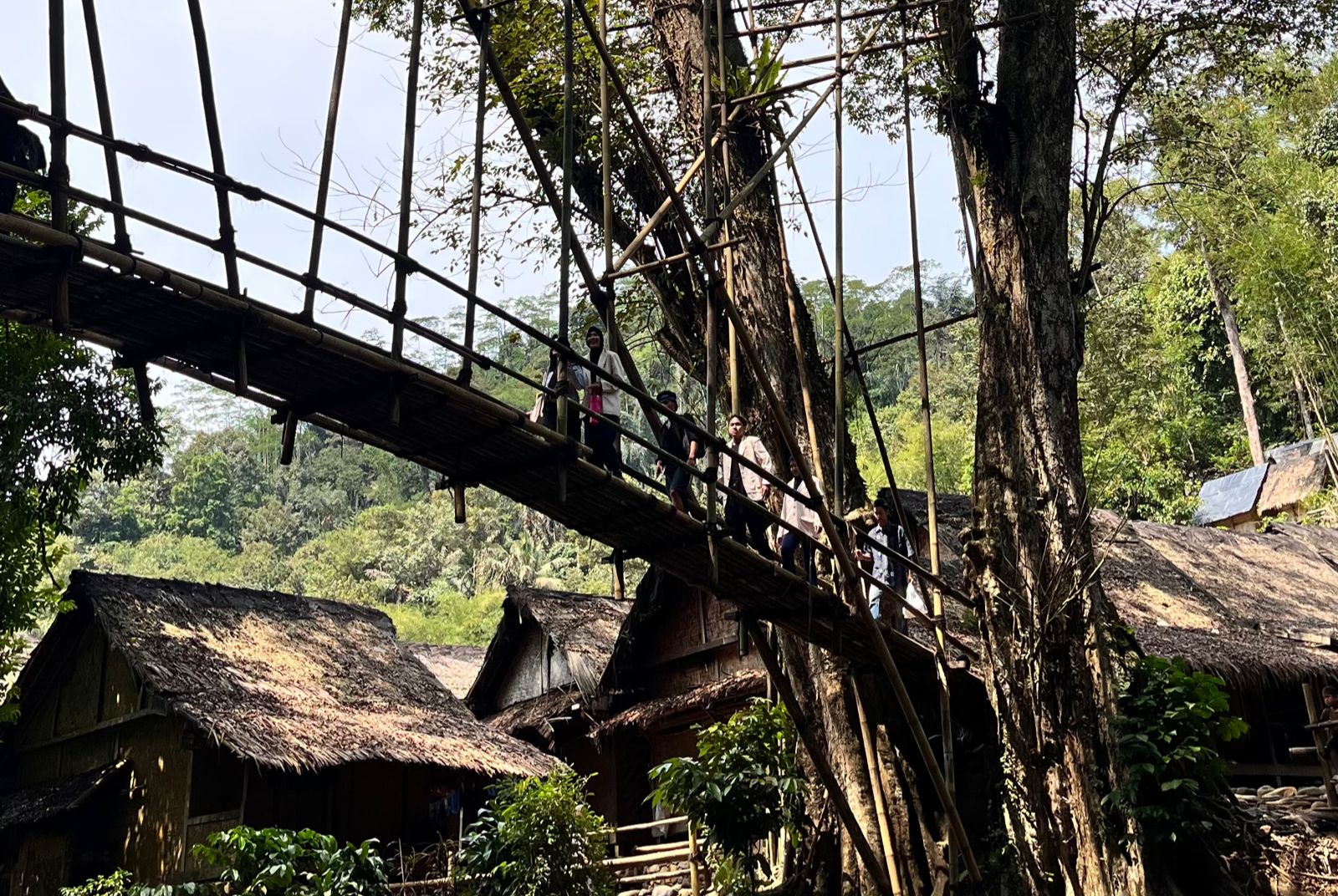 Kearifan Lokal Baduy Luar: Menjaga Kelestarian Alam dengan Tradisi