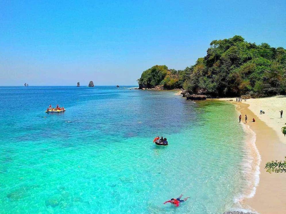 Pesona Pantai Tiga Warna, Destinasi Wisata Malang Nomor 1