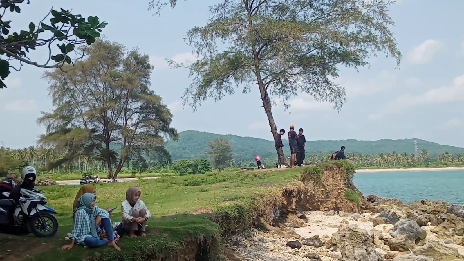 Liburan Akhir Pekan, Pesona Pantai Bugel Camara Pandeglang Jadi Pilihan Cocok untuk Bersantai 