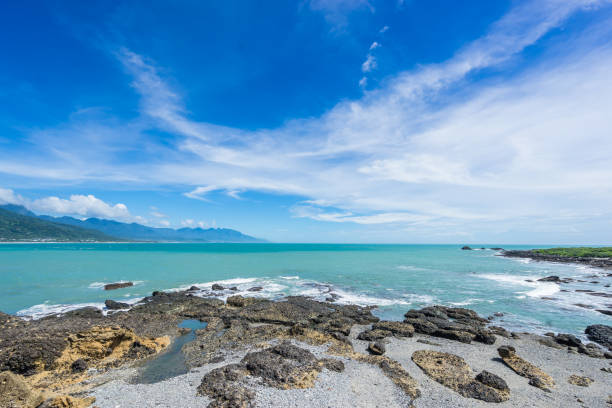 Pantai Batu Heudeng: Sudut Tersembunyi Pandeglang yang Bikin Malas Pulang