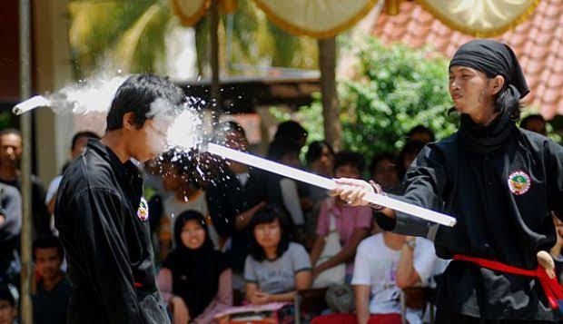 David Blaine dan Kekagumannya Pada Debus Banten : Ketika Magic Bertemu Dengan Tradisi Sakral