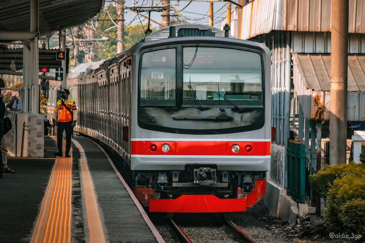 Uji Coba KRL Baru dari China: Meningkatkan Layanan Transportasi Publik di Jabodetabek