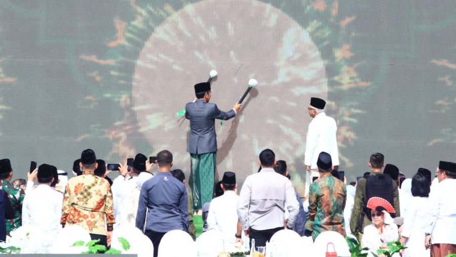 Presiden Jokowi Tabuh Bedug di Satu Abad NU, Abuya Muhtadi Tak Bisa Hadir karena Sakit