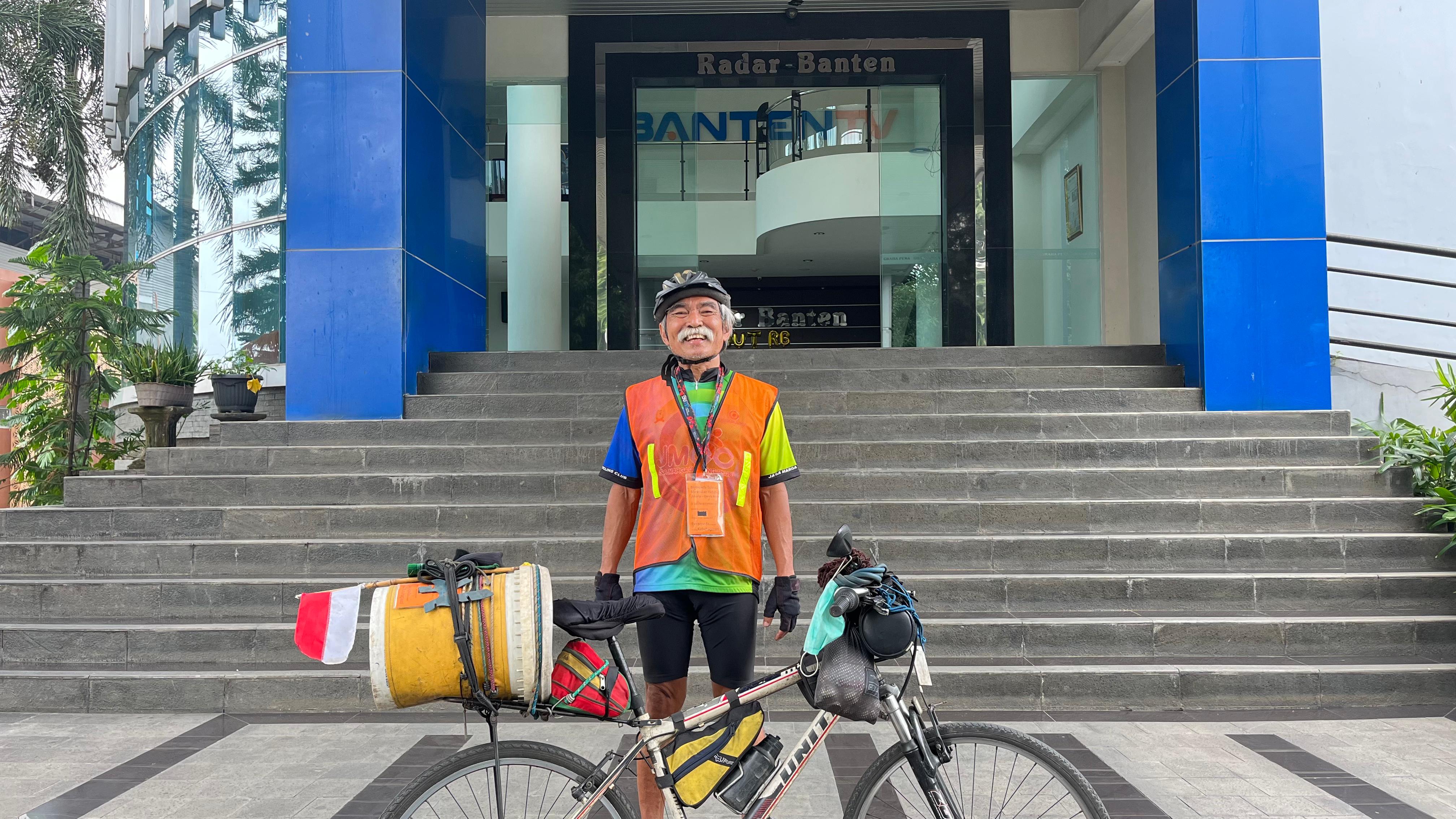 Nazar Seorang Pensiunan, Kayuh Sepeda Hingga Ujung Negeri 