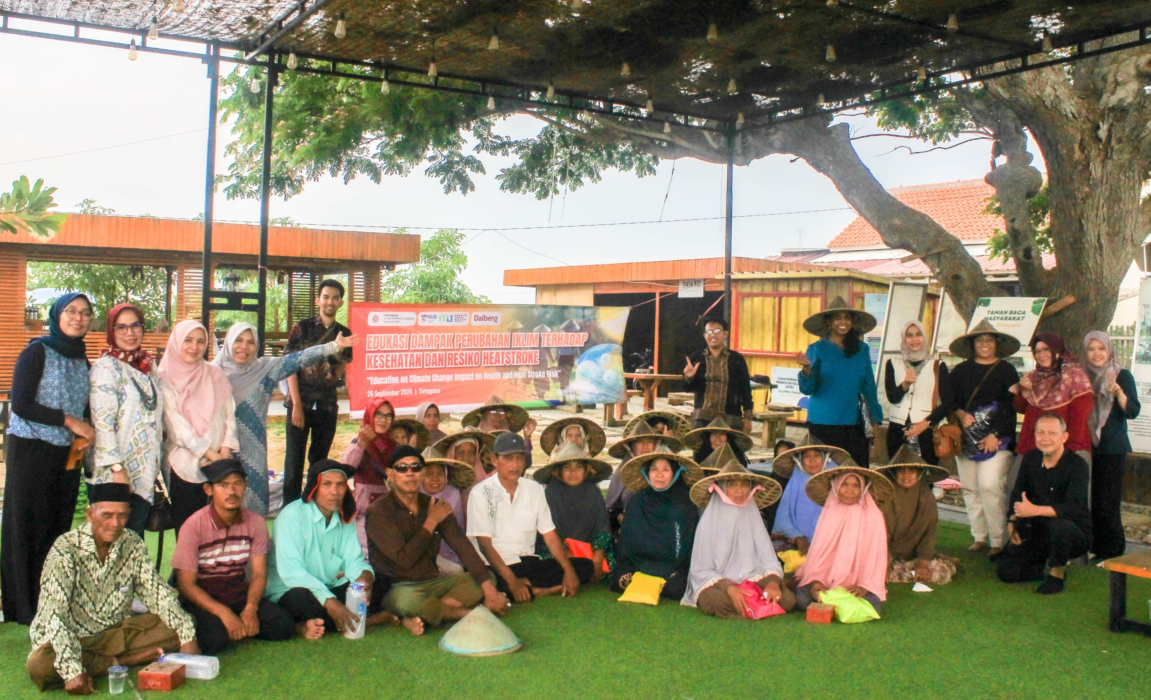 Kolaborasi Internasional Unsera Bersama HKMU dan DUKE NUS Hadapi Heat Stroke Bersama Petani Lokal