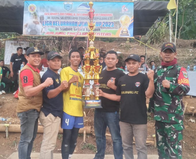 Final Sepak Bola Piala Kelurahan Juhut Berlangsung Meriah, Lurah Juhut: Kebersamaan Harga Mati 