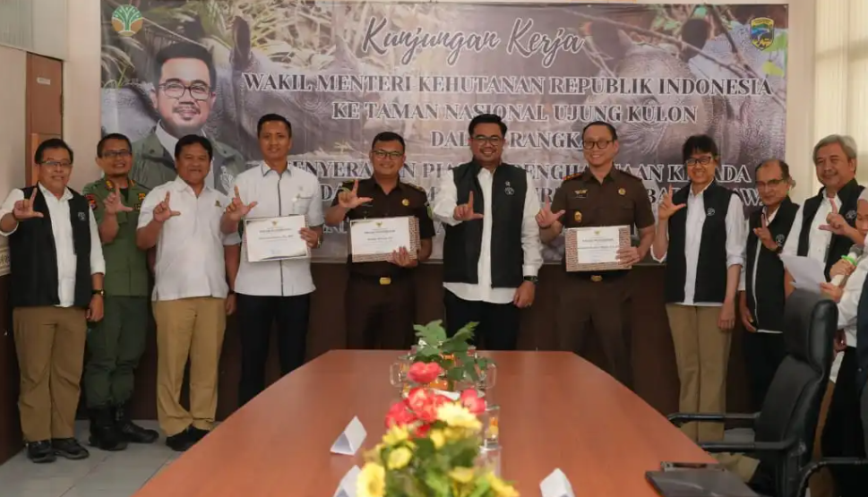 Kejari Pandeglang Raih Penghargaan dari Wamenhut untuk Komitmen Perlindungan Satwa Langka