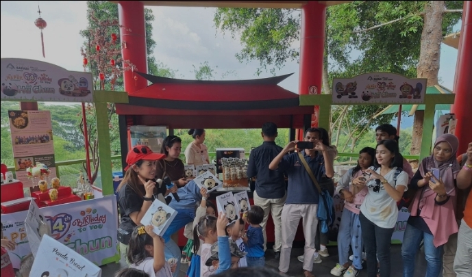 Giant Panda Hu Chun Rayakan HUT yang ke-14 di Taman Safari Bogor, Disambut Antusias oleh Para Pengunjung