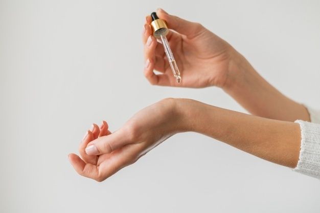 Retinol atau Retinal: Mana yang Lebih Baik untuk Perawatan Kulit?