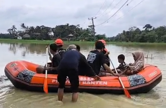 Banjir Meluas di Pandeglang, BPBDPK Turun Tangan dengan Tiga Tim