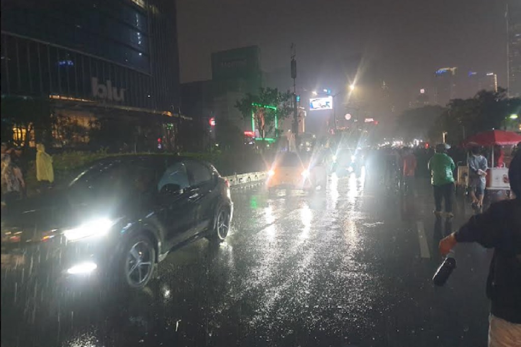Membubarkan Diri usai Aksi, Akses Jalan ke Bundaran HI Mulai Dibuka Polisi