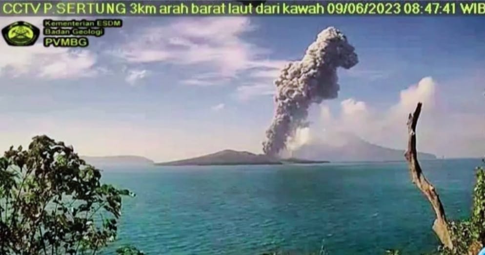 Status Siaga, Gunung Anak Krakatau kembali Erupsi Setinggi 3.000 Meter 