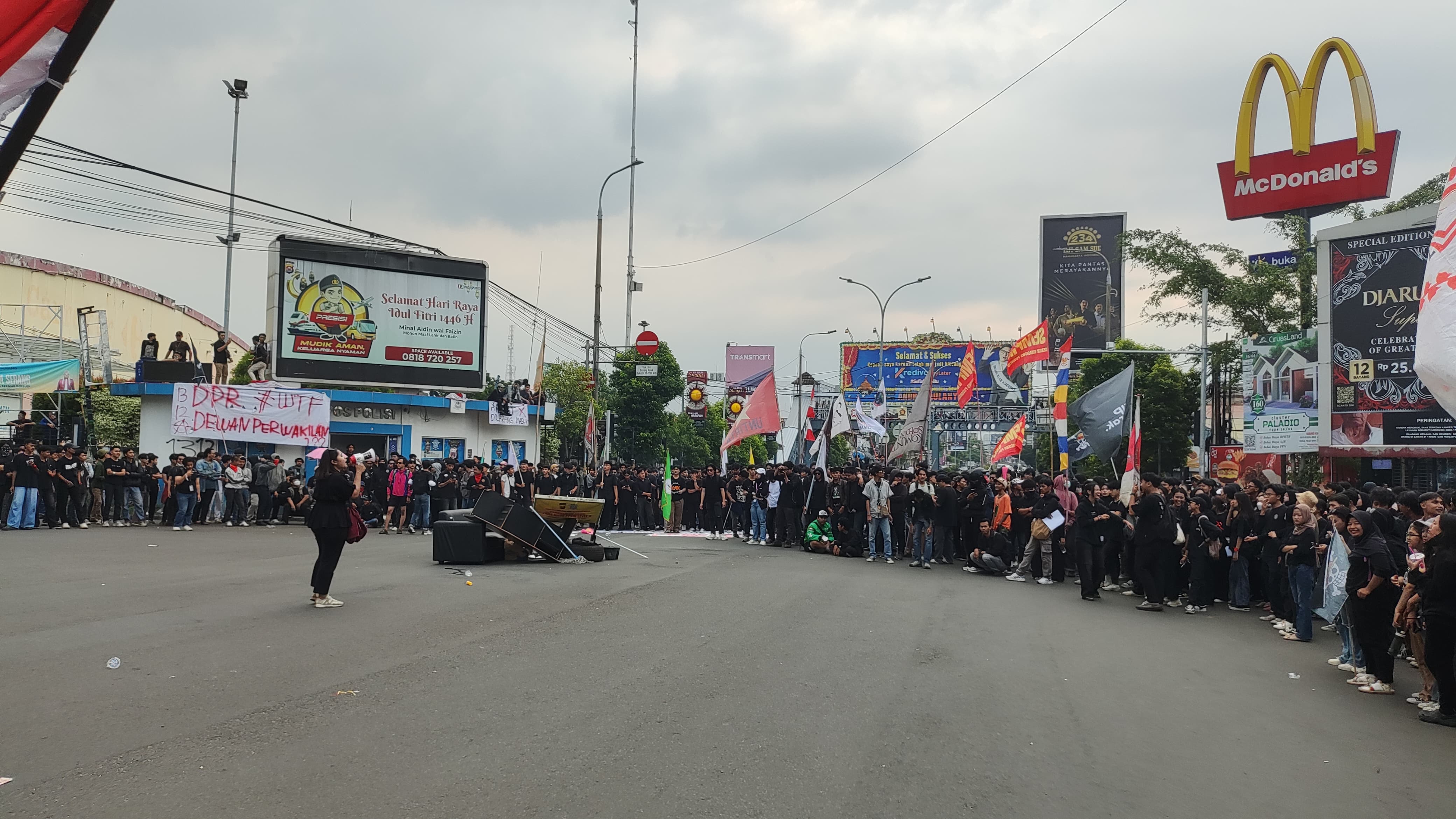 Banten Bergejolak, Demo di Serang Berujung Bentrokan dan Kericuhan