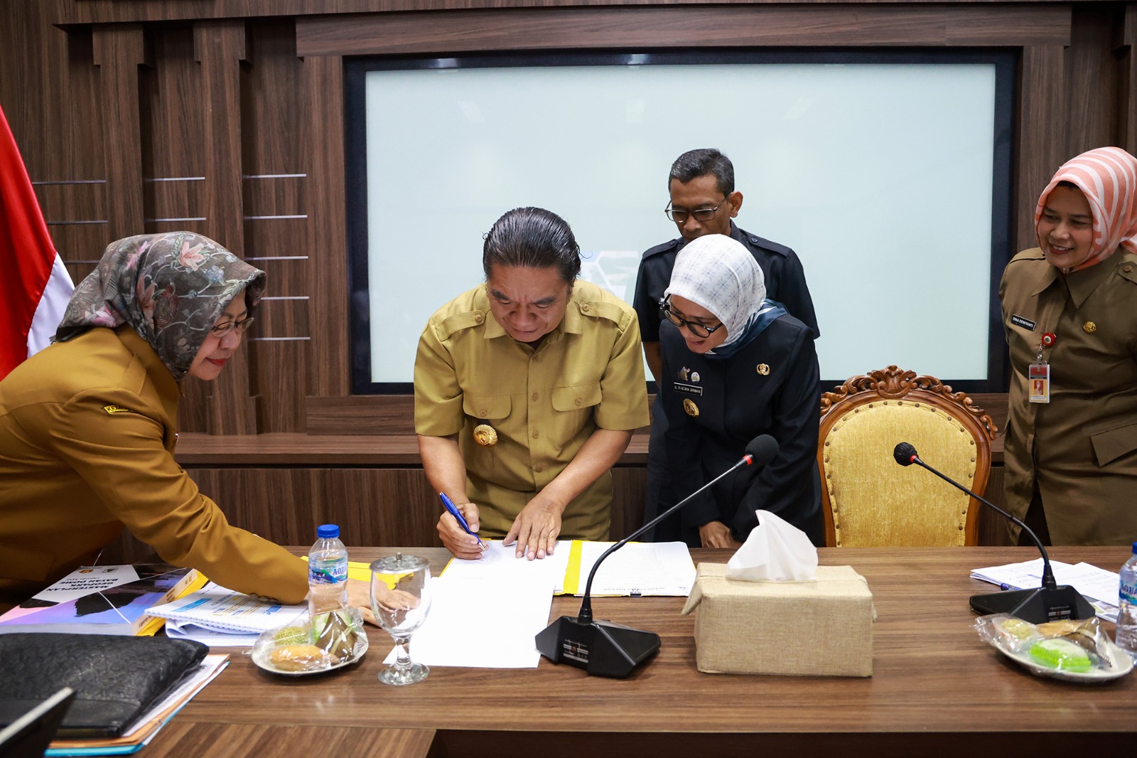 Pj Gubernur Banten Tandatangani Surat Rekomendasi Geopark Bayah Dome Sebagai Geopark Nasional