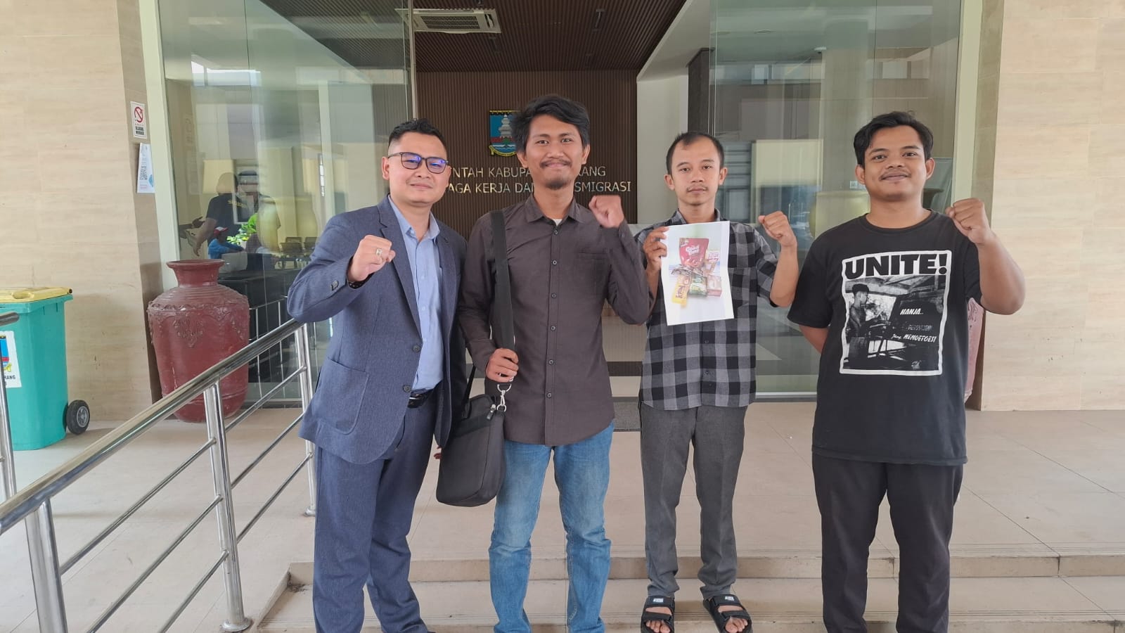 Minta THR Berujung PHK, LBH PKC PMII Banten Dampingi Korban PHK Mediasi di Disnaker