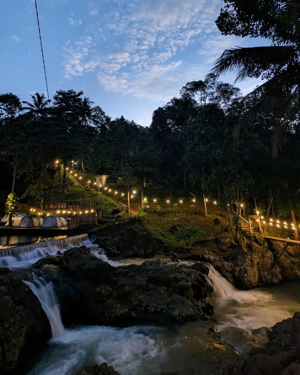 Curug Leuwi Bumi, Wisata Pandeglang Alam yang Jadi Primadona