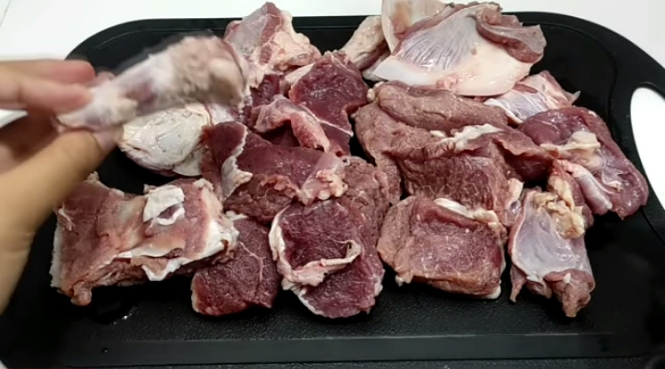 Tips Masak Daging Kambing Nggak Bau Prengus, Lezat,dan Tidak Amis