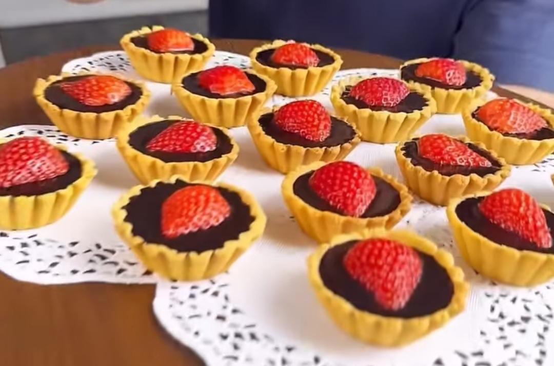 Buat Mini Strawberry Choco Pie Ala Nicky Tirta, Ini resep Rahasianya!