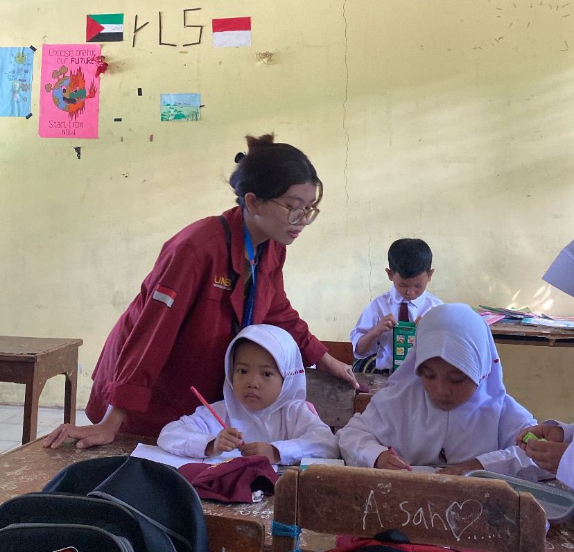 Mahasiswa KKM Kelompok 4 Universitas Bina Bangsa, Pengabdian Kegiatan Belajar Mengajar di SDN Cigoong 3