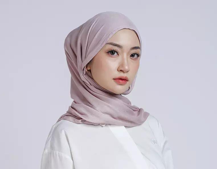 Pashmina Viscose: Tren Hijab yang Populer untuk Lebaran 2025