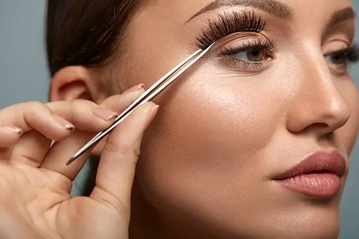 Tren Eyelash Extension, Solusi Cantik Instan dan Risiko Kesehatan Mata yang Mengintai