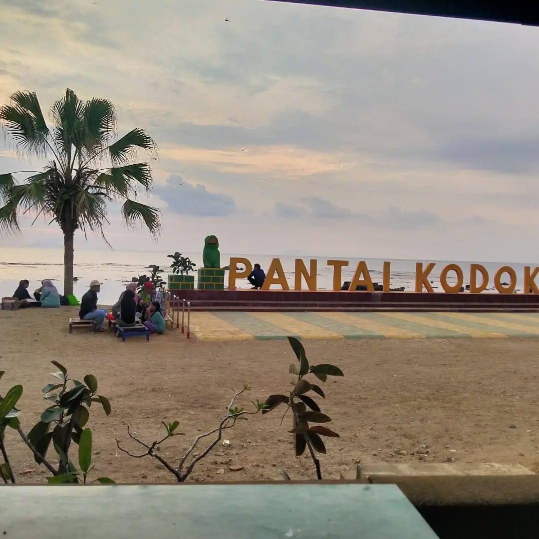 Pantai Kodok Carita, Tempat Asyik Buat Nyantai di Pandeglang