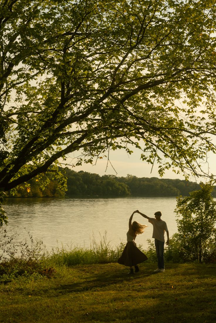 Berhenti Berusaha Melupakan Mantan: Mengapa Menerima Luka Adalah Kunci Pemulihan