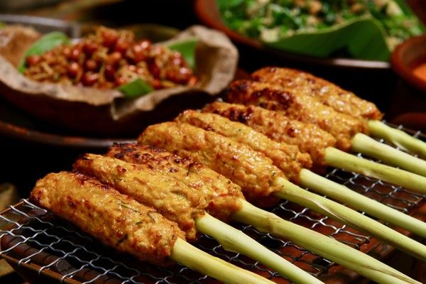 Daftar Kuliner Khas Hari Raya Galungan dan Filosofinya