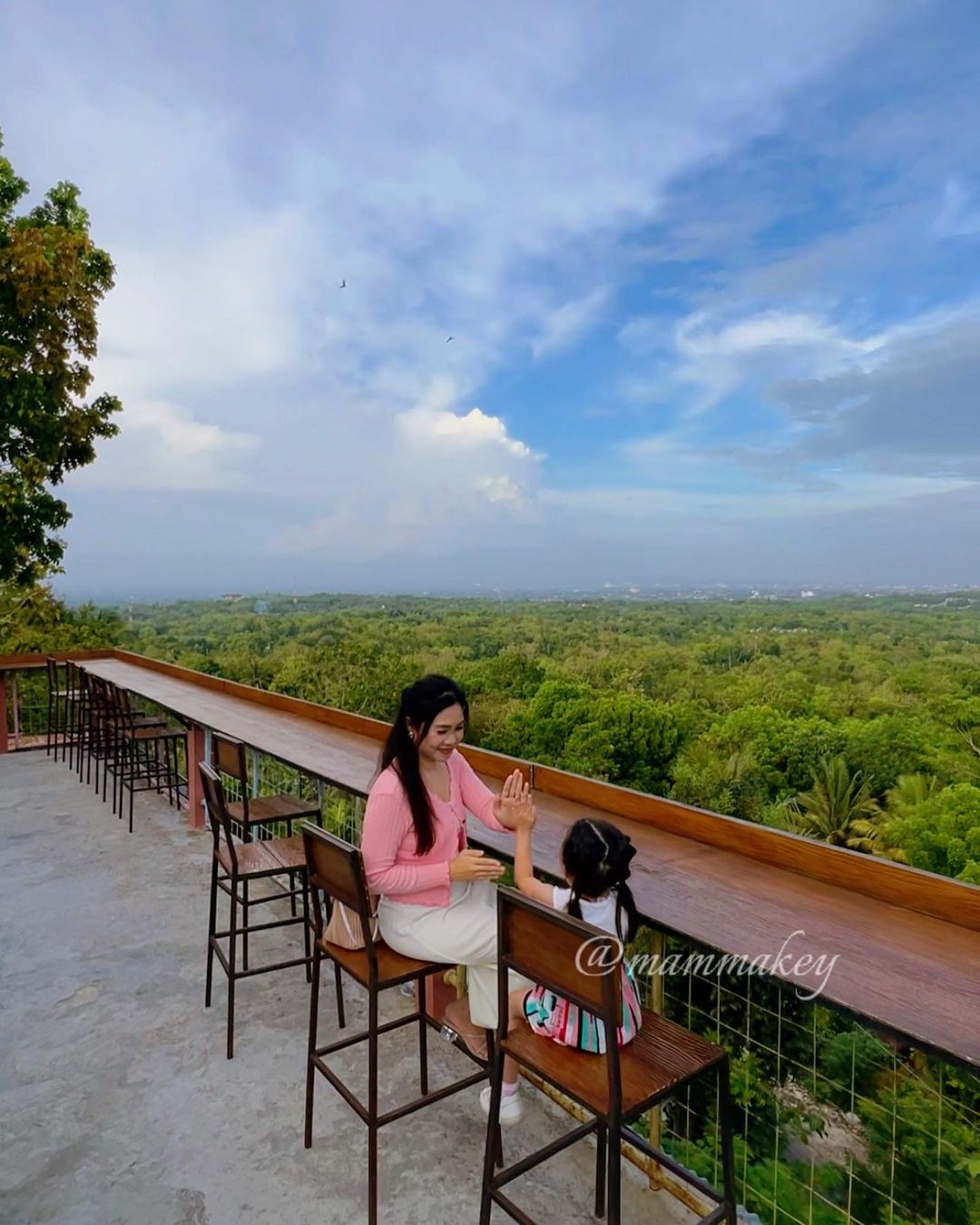 Rajaklana Resto Nuansa Bali yang Ada di Yogyakarta Sudah Kids Friendly