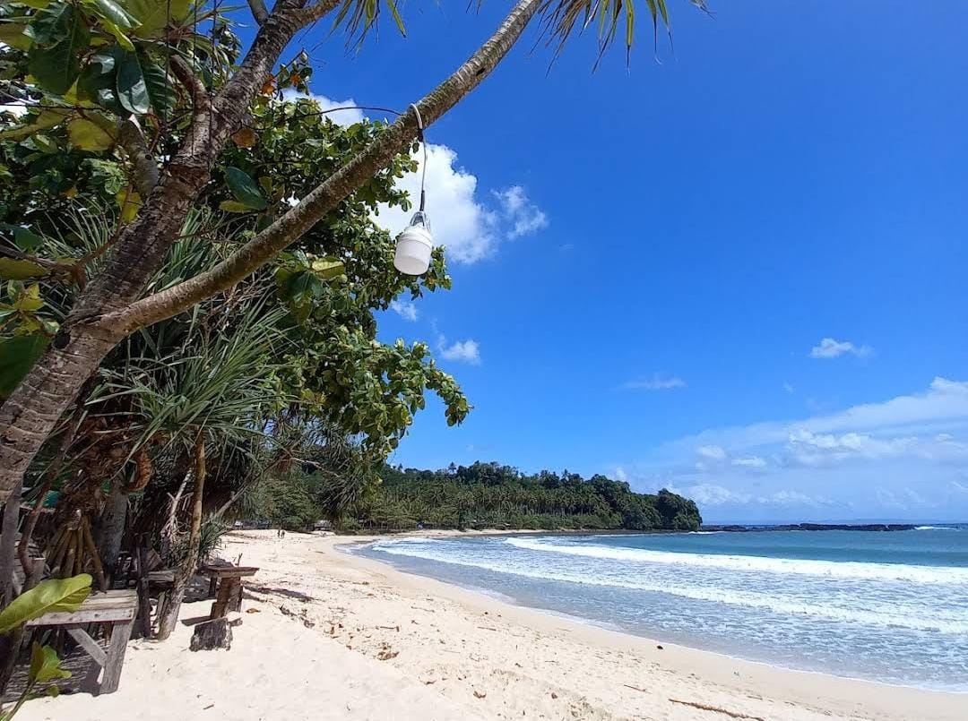  Pantai Legon Pari, Wisata Lebak yang Suguhkan Pesona Indah dan Damai